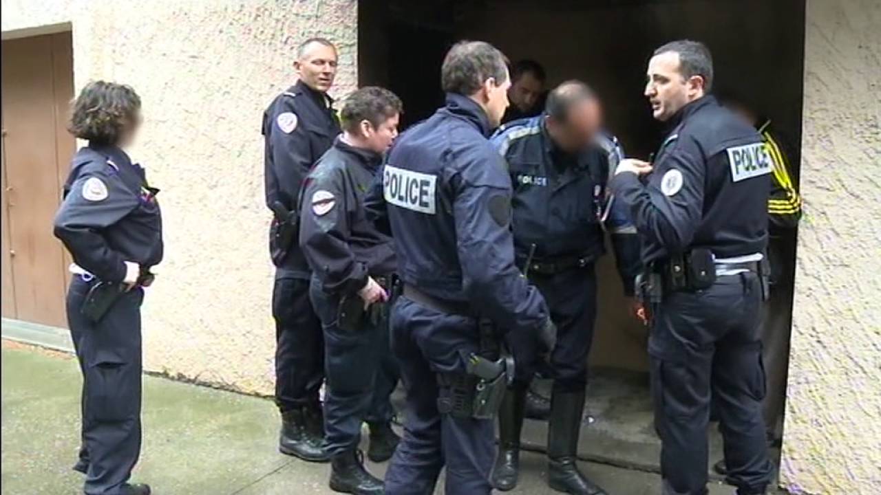 Documentaire Nîmes, police secours