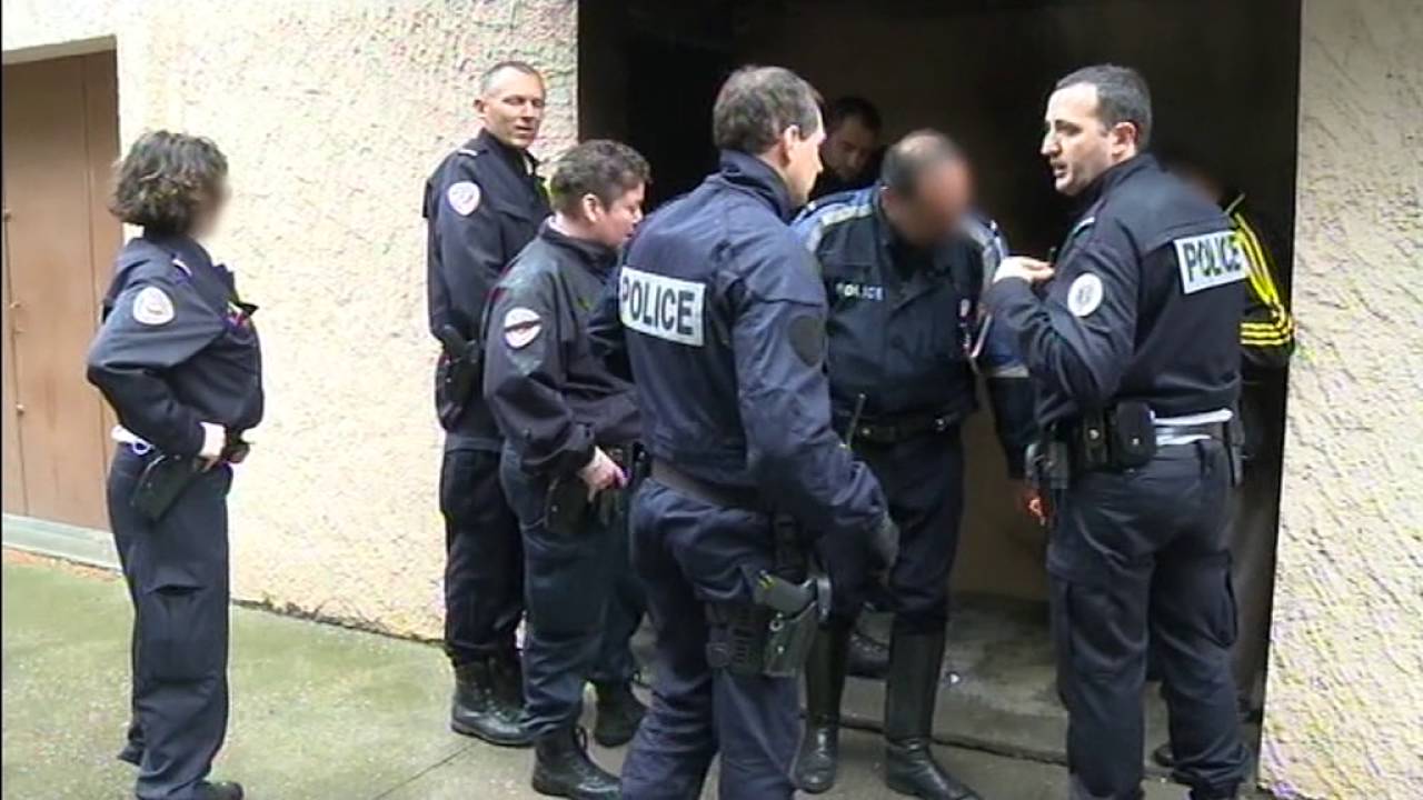 Nîmes, police secours