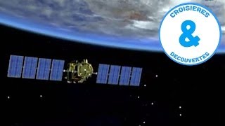 Le satellite et la pirogue