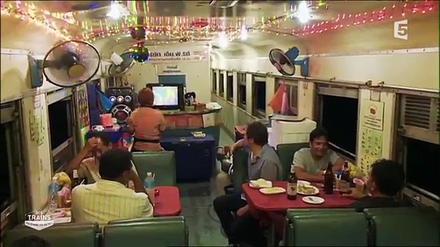 Des trains pas comme les autres - Thailande