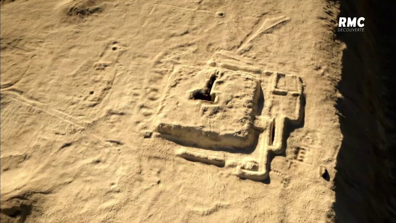 La quatrième pyramide de Gizeh (1/2)