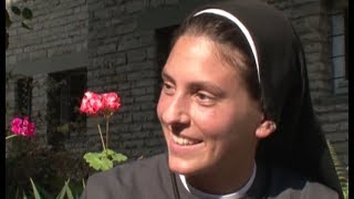 Elle rentre au couvent contre l'avis de ses parents