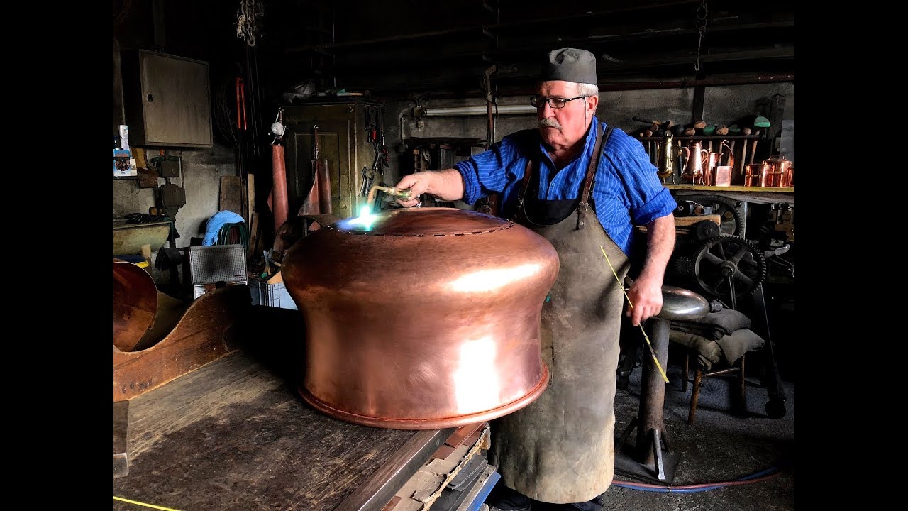 Au son du chaudron ou le savoir-faire d'un des derniers chaudronniers
