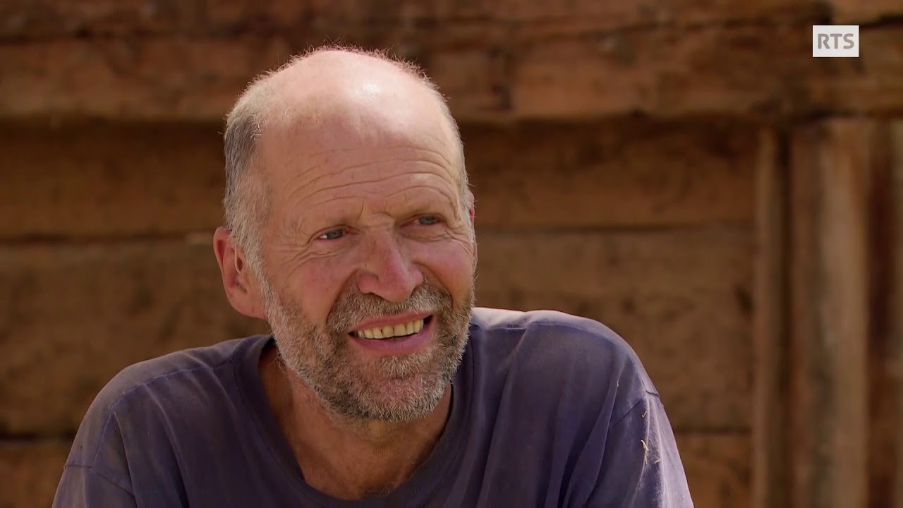 Bernard, sauveur de greniers ou le sauvetage de vieux greniers promis à la démolition