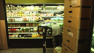 Documentaire Gaspillage alimentaire : faut-il ignorer les dates de péremption ?