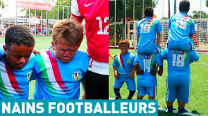 L&rsquo;&eacute;quipe des nains footballeurs br&eacute;siliens