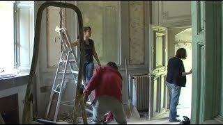 En famille, on retape un château !