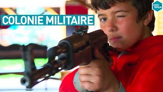 Des enfants en colonie militaire
