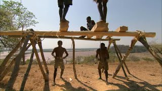 Madagascar, les magiciens du bois