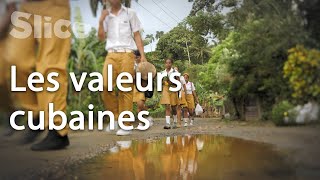 Sur le chemin de l'école à Baracoa