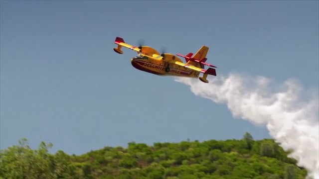 Canadairs, sur la terre comme au ciel