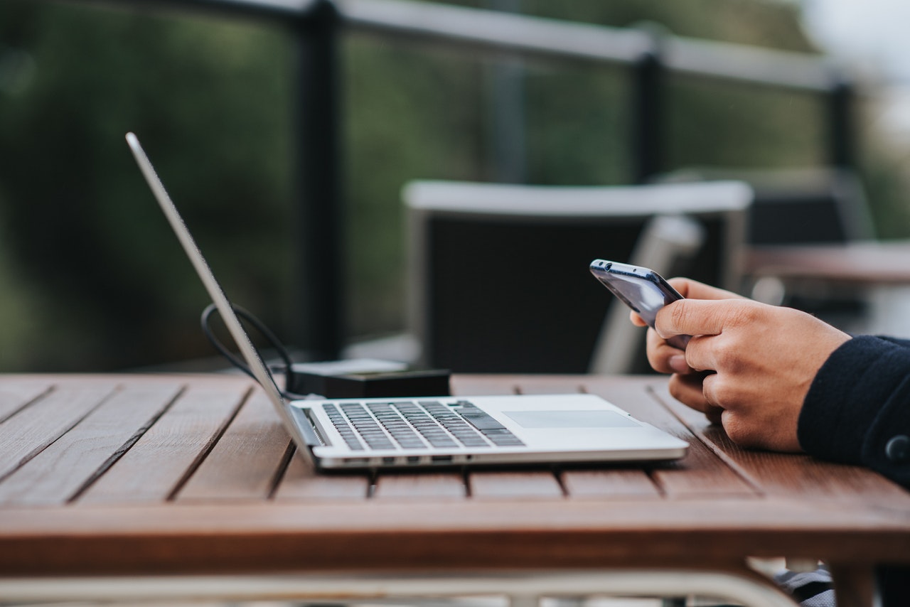 Pourquoi choisir une banque en ligne pour ses activités commerciales
