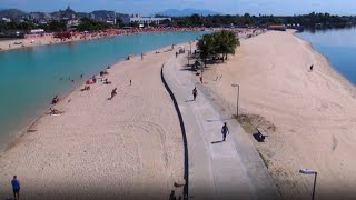 Une plage artificielle au milieu des Favelas