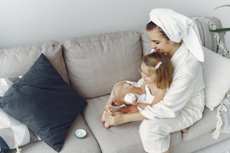 Article | Crème solaire pour bébés et enfants : comment la choisir ?