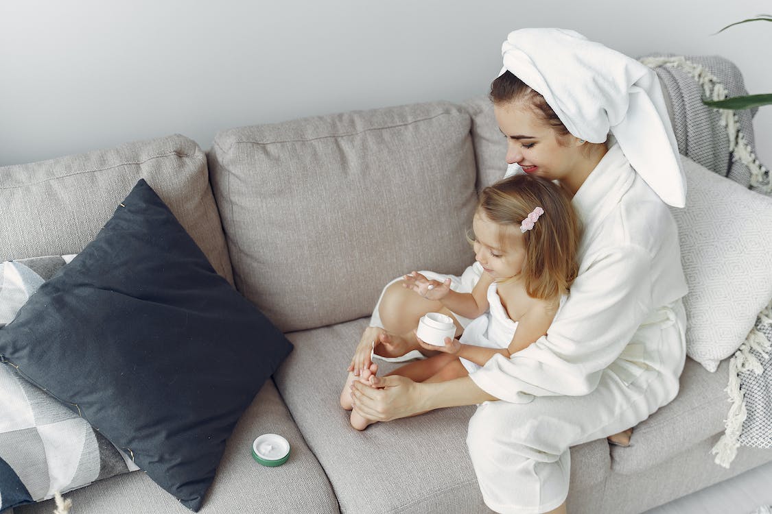 Crème solaire pour bébés et enfants : comment la choisir ?