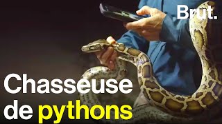 Agente immobilière, elle est devenue chasseuse de pythons