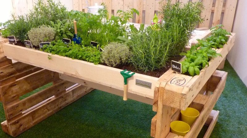 Donner vie à votre extérieur avec une jardinière en palette : explications et idées déco étonnantes