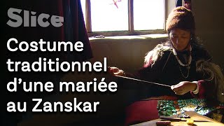 Cérémonie de mariage au Zanskar : la fabrication de la coiffe de la mariée