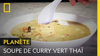 Comment prépare-t-on la soupe de curry vert thaï ?