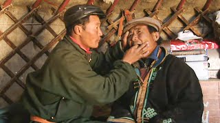 Aruinbold, médecin nomade dans le désert de Mongolie