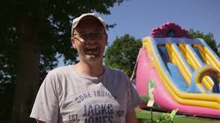 Documentaire Un parc gonflable qui fait le paradis des enfants