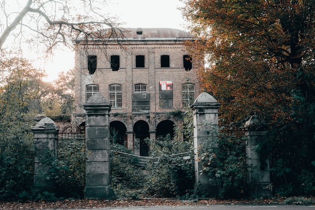 Documentaire Poltergeist en France : des mystérieux coups frappés dans les maisons