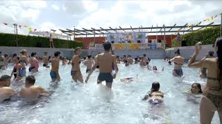 Cascades, jacuzzis, jeux d'eau : le boom des parcs aqualudiques