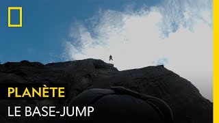 Base-jump : un saut impressionnant depuis les montagnes norvégiennes