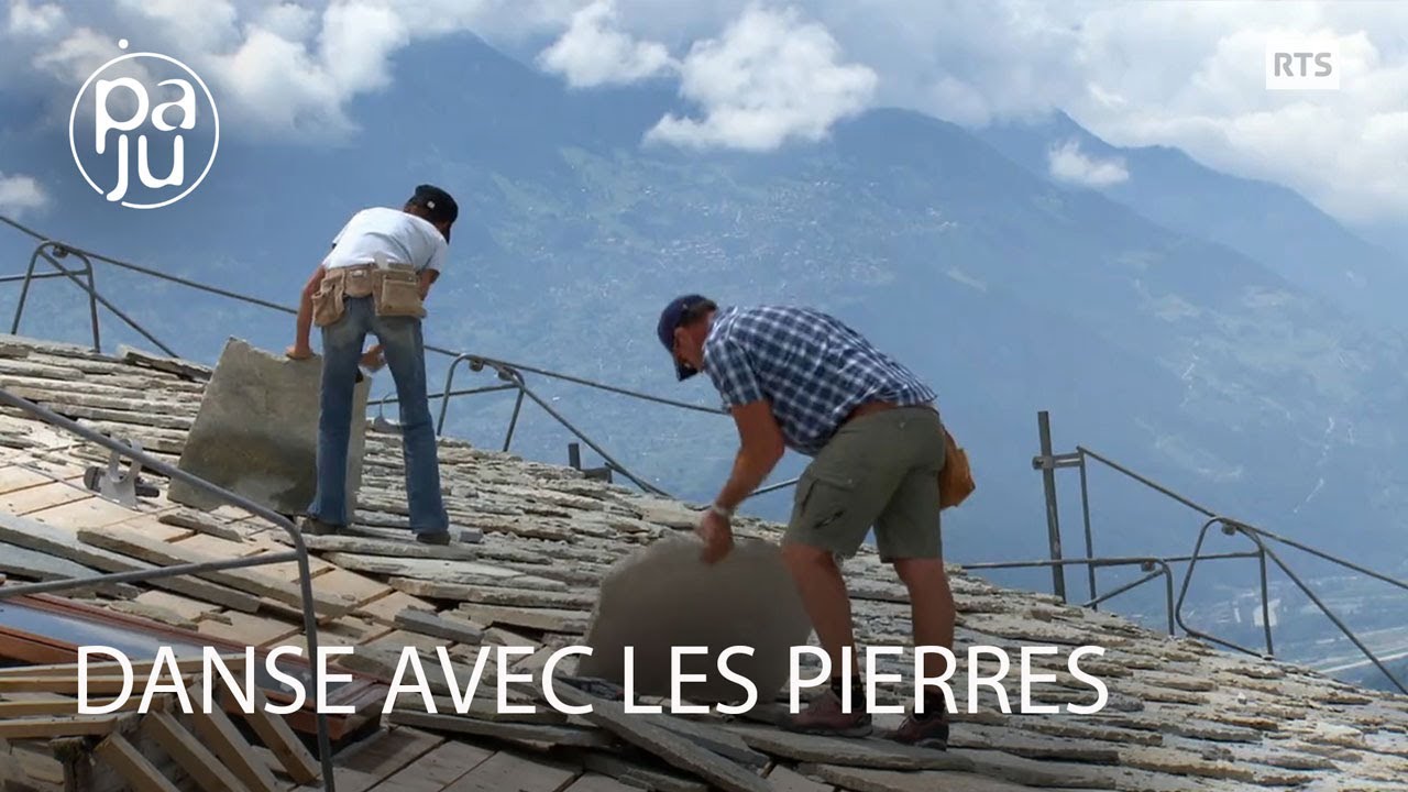 Flavia et Thierry perpétuent le métier de couvreur de toits en pierres
