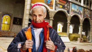 Il construit une cathédrale tout seul, tranquille