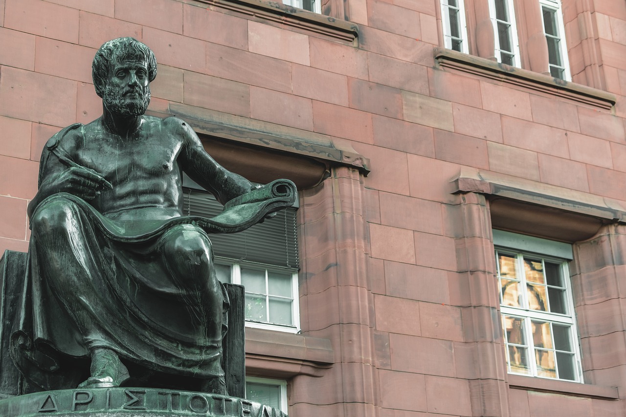 Aristote : un nom indélébile dans l'histoire des sciences grecques