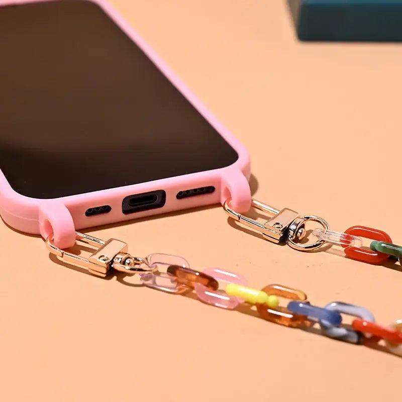 La nouvelle tendance à la mode : le collier de téléphone