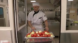 Documentaire Le tour de magie des cuisines scolaires pour réduire les coûts