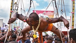 Documentaire Rituel : on le suspend par des crochets dans la peau !