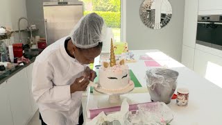 Documentaire Une ancienne styliste se lance dans les gâteaux d’anniversaires