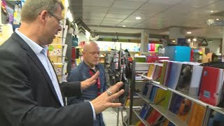 Cette rude bataille pour conquérir l'écolier tout neuf