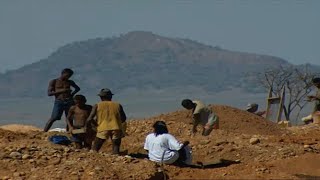 Ils lâchent tout pour se lancer dans les mines de saphirs