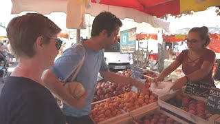 Le marché de St Denis d'Oléron, le plus populaire de l'île