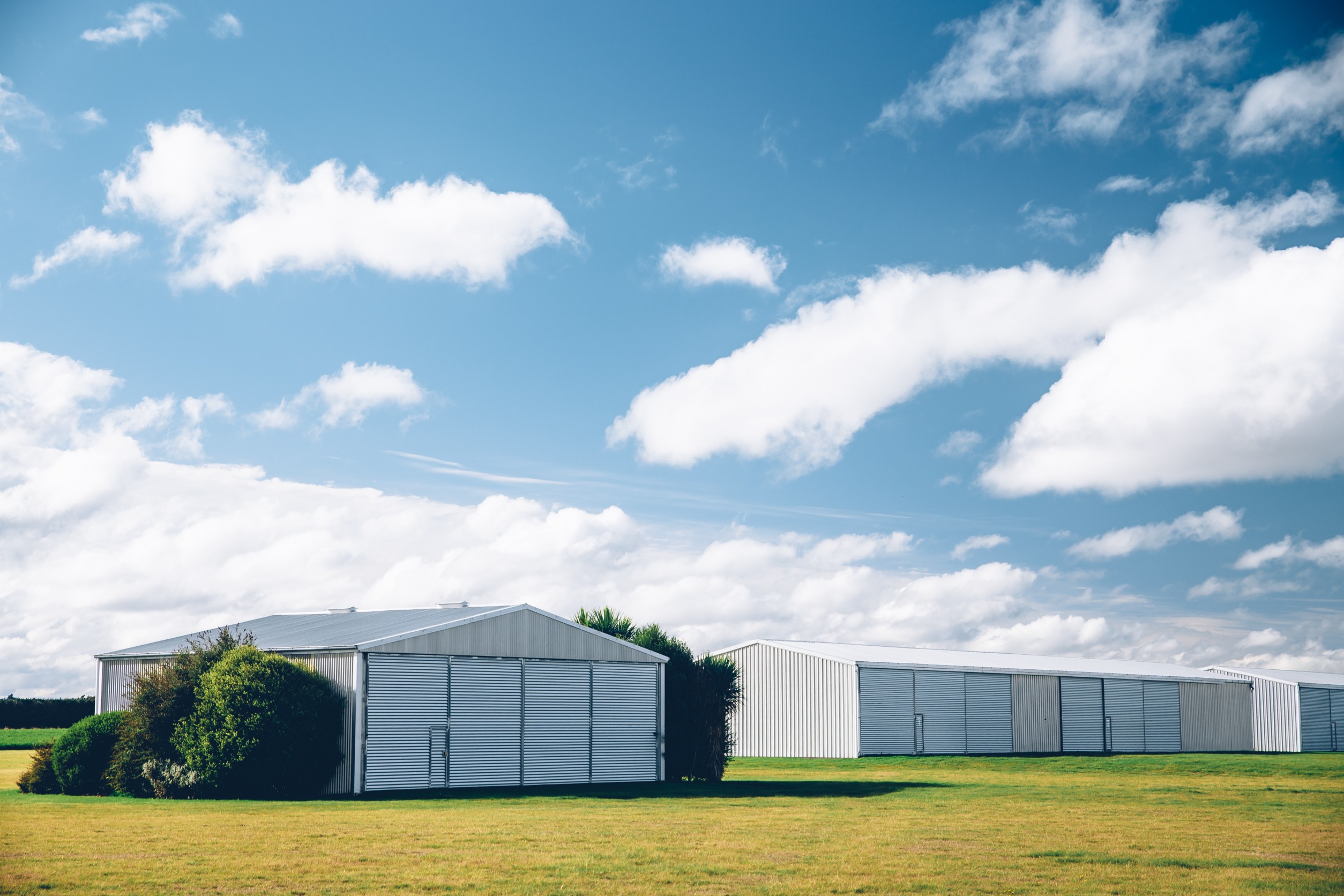 Pourquoi opter pour des hangars en kit ?