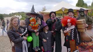 Documentaire En famille, dans un parc d’attraction déguisé pour Halloween