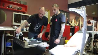 Documentaire La reconversion professionnelle de Yann dans le tatouage