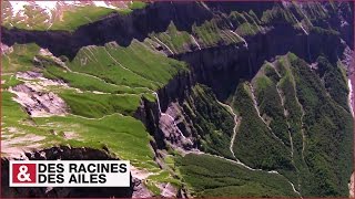 Documentaire Impressionnantes falaises et cascades au cirque du Fer-à-Cheval
