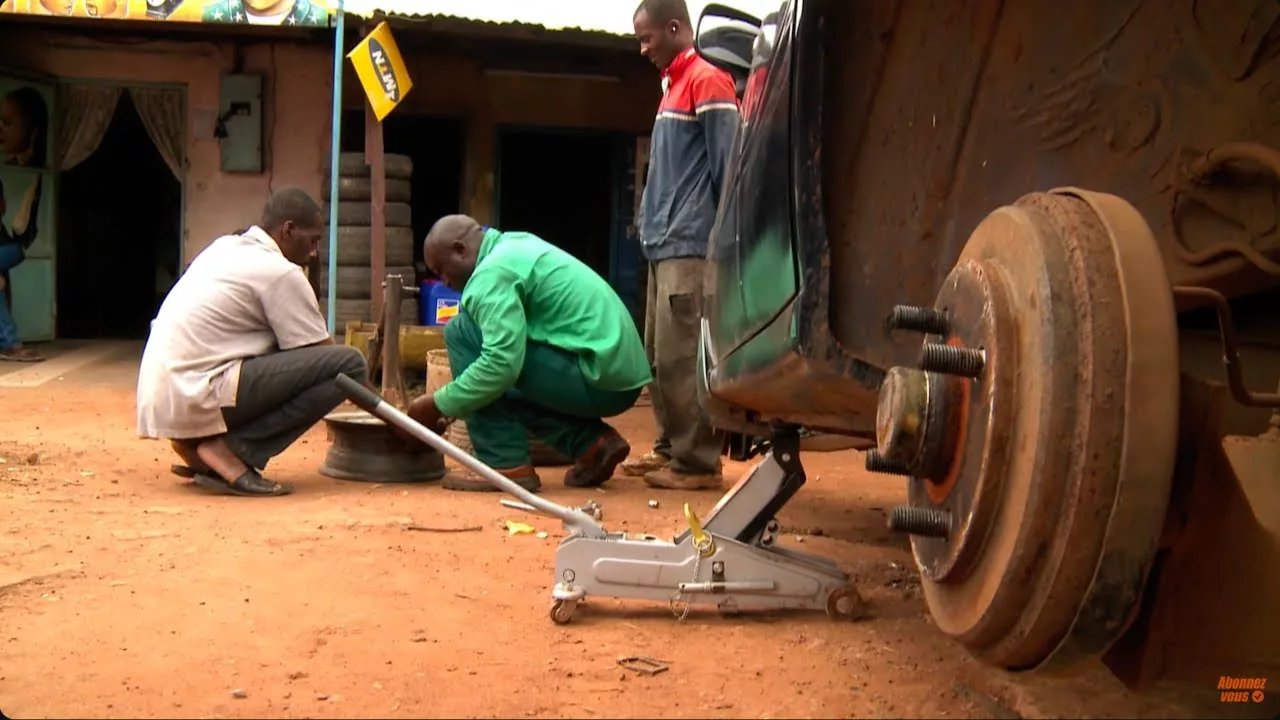 Documentaire Des camions et des hommes – Cameroun / Brésil : les routes de boue