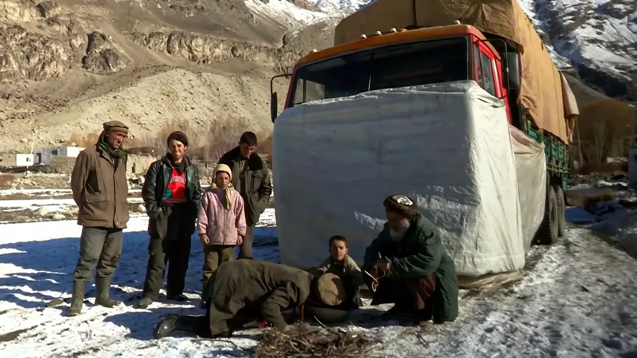 Documentaire En Afghanistan, son camion l’emmène partout pour faire du commerce