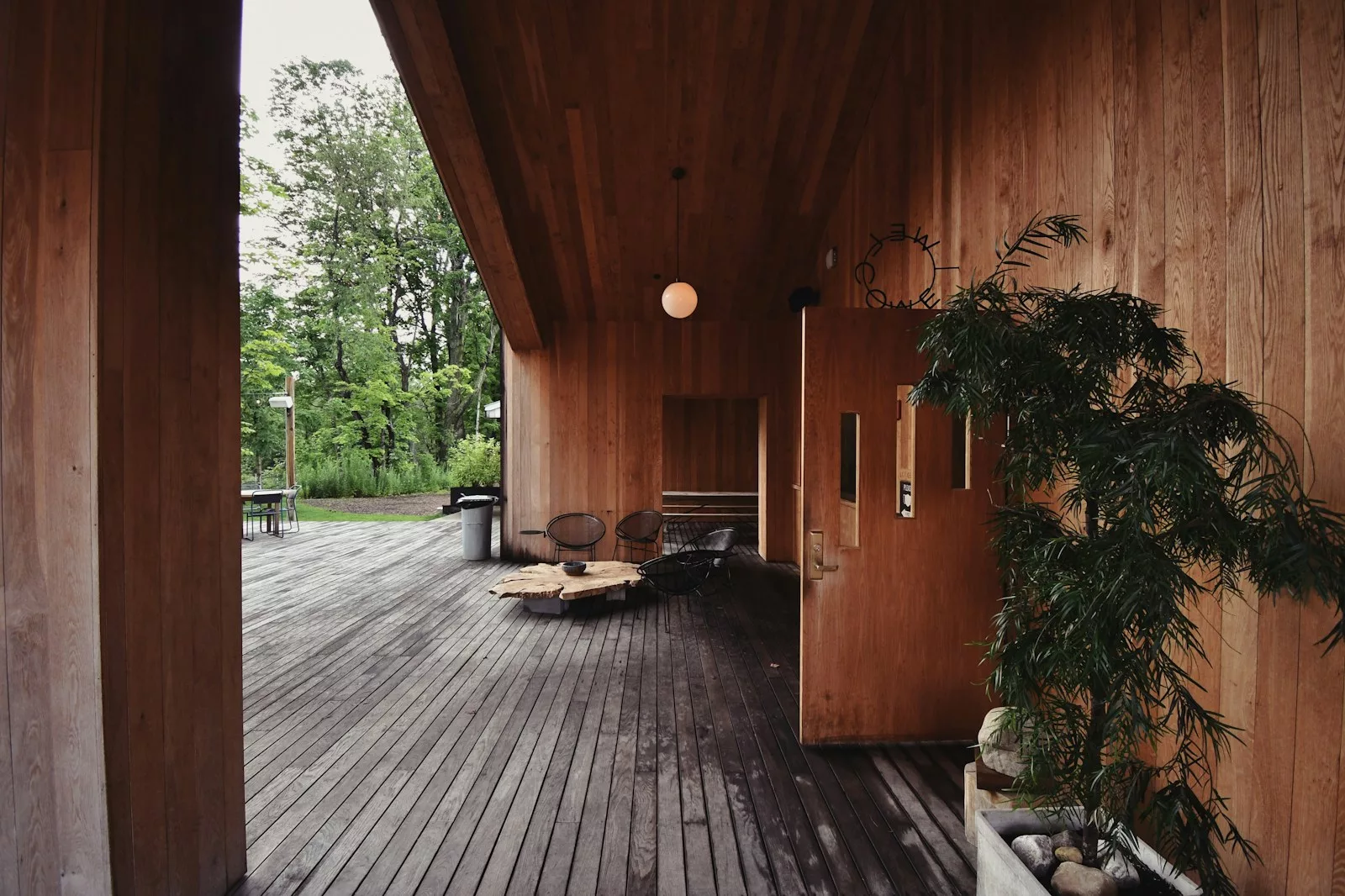 Une terrasse durable grâce au saturateur bois