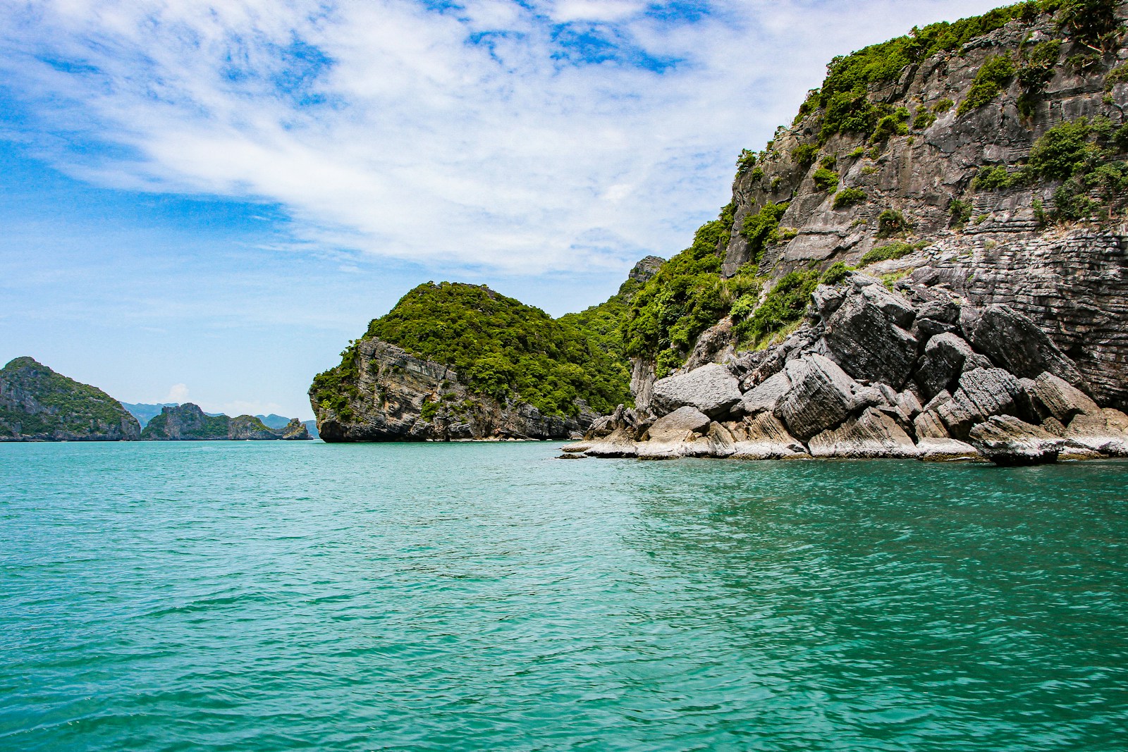 Autour de Koh Samui, plusieurs îles et sites marins offrent des excursions inoubliables.