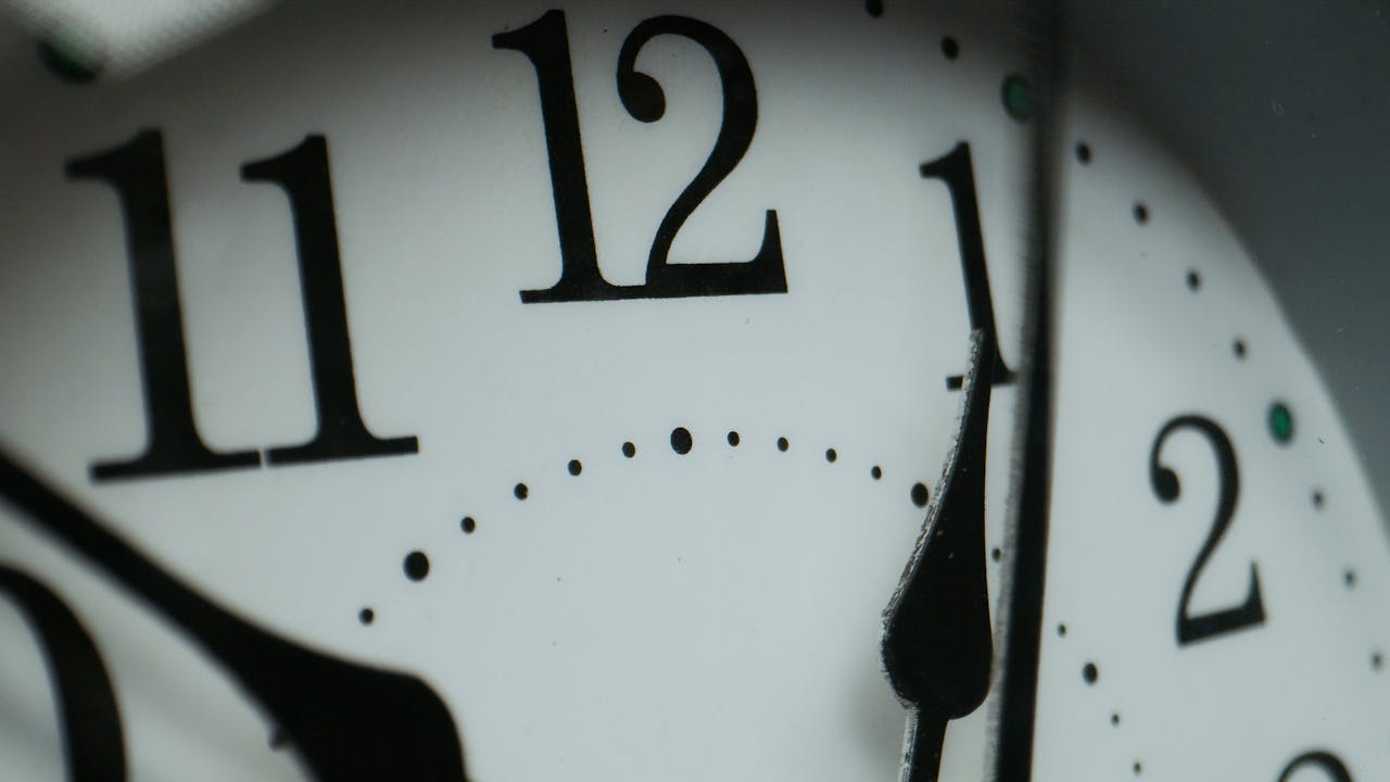 Les heures miroir : significations et mystères du temps synchronisé