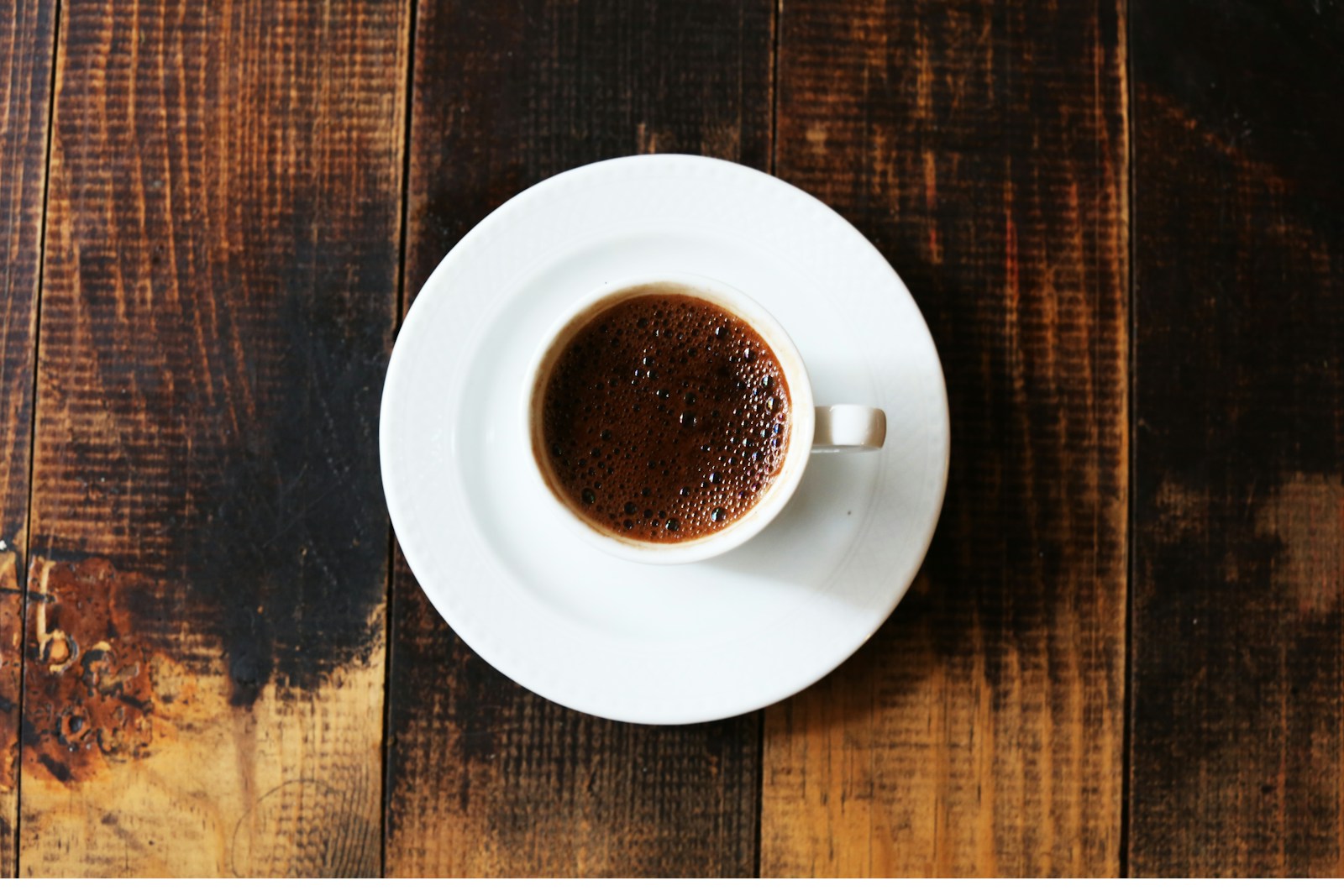 Reconnaître rapidement un café mal conservé peut vous éviter bien des déceptions.