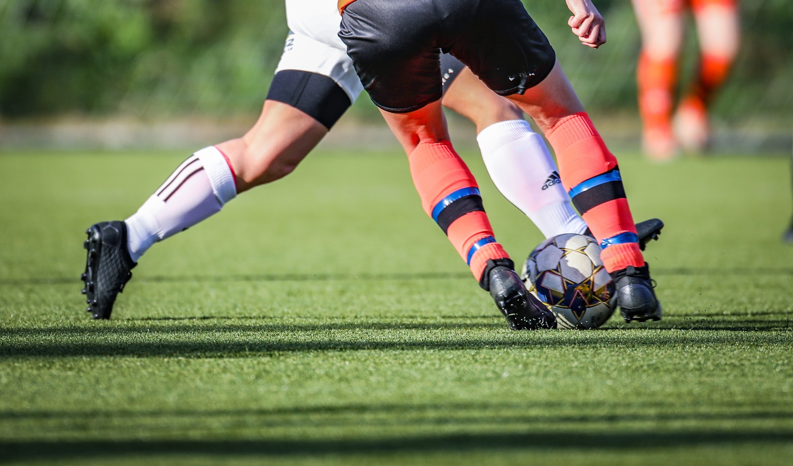 Comment les technologies sensorielles aident les footballeurs à améliorer leurs dribbles