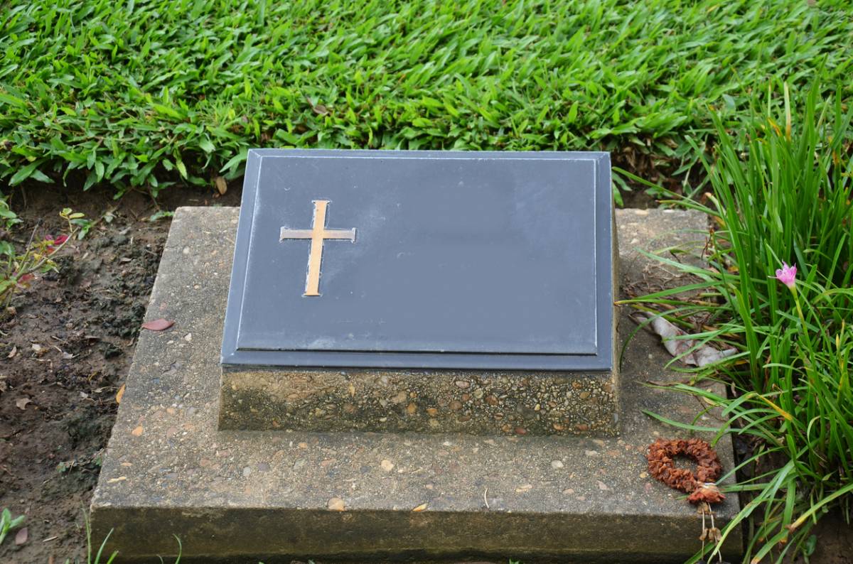 Rendez un hommage unique : le choix de la plaque funéraire